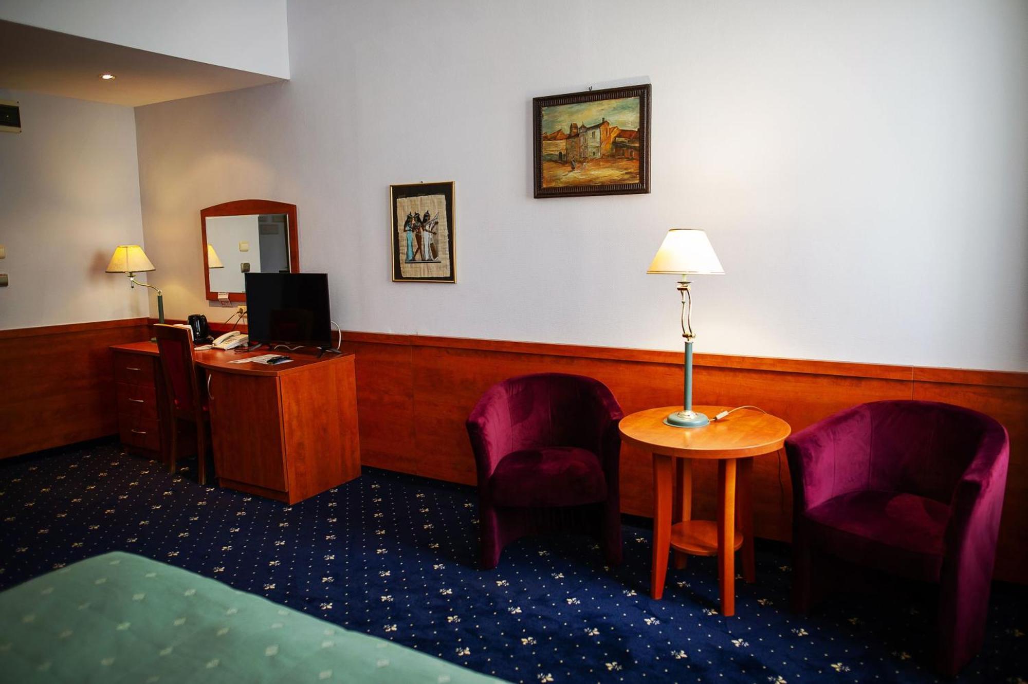 Pietrak Hotel Gniezno Esterno foto