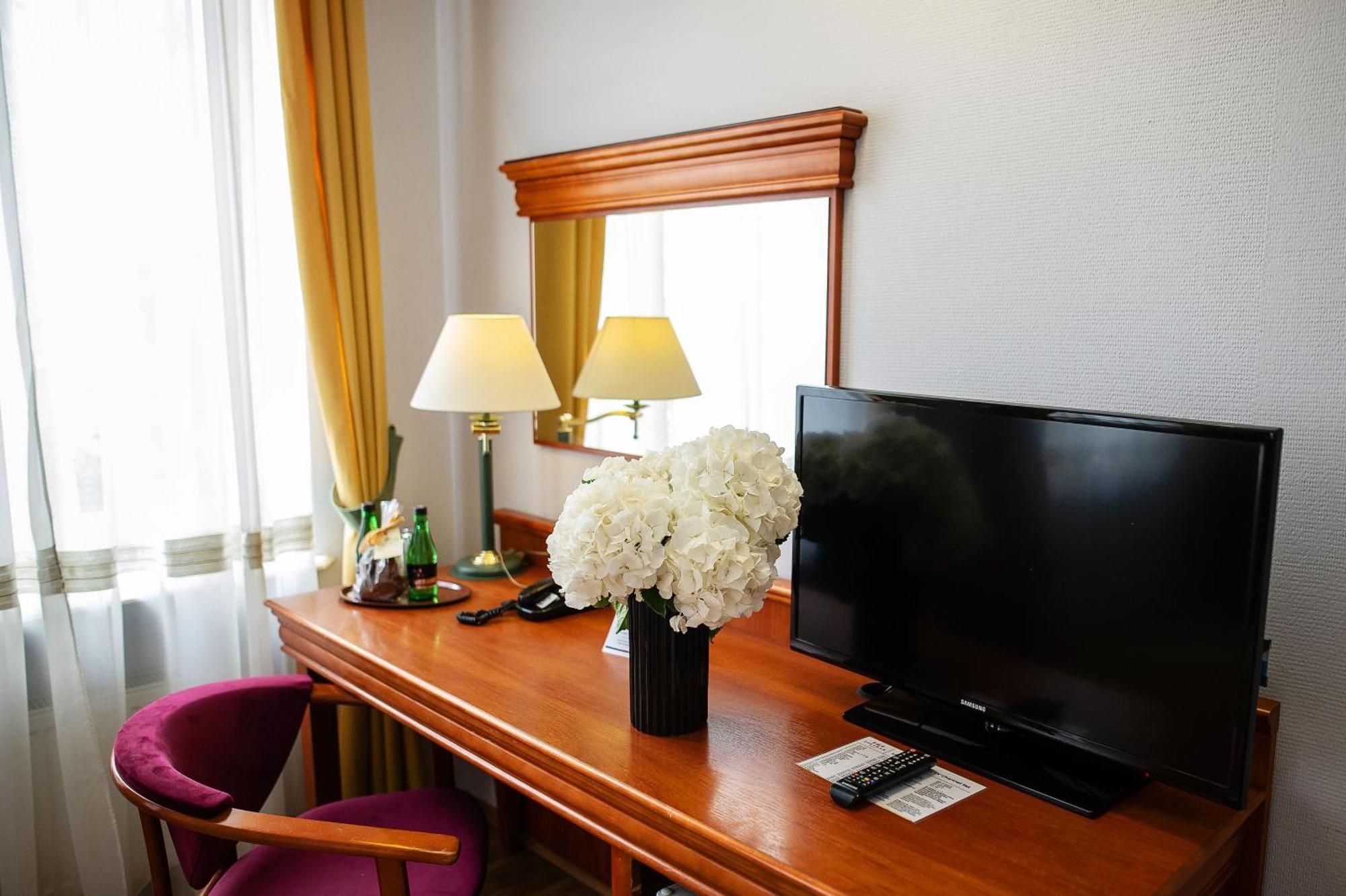 Pietrak Hotel Gniezno Esterno foto