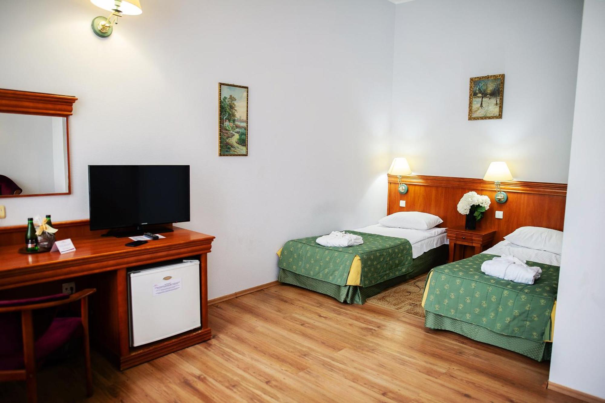 Pietrak Hotel Gniezno Esterno foto