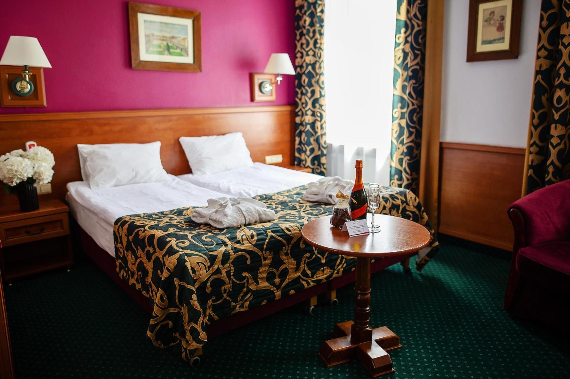 Pietrak Hotel Gniezno Esterno foto