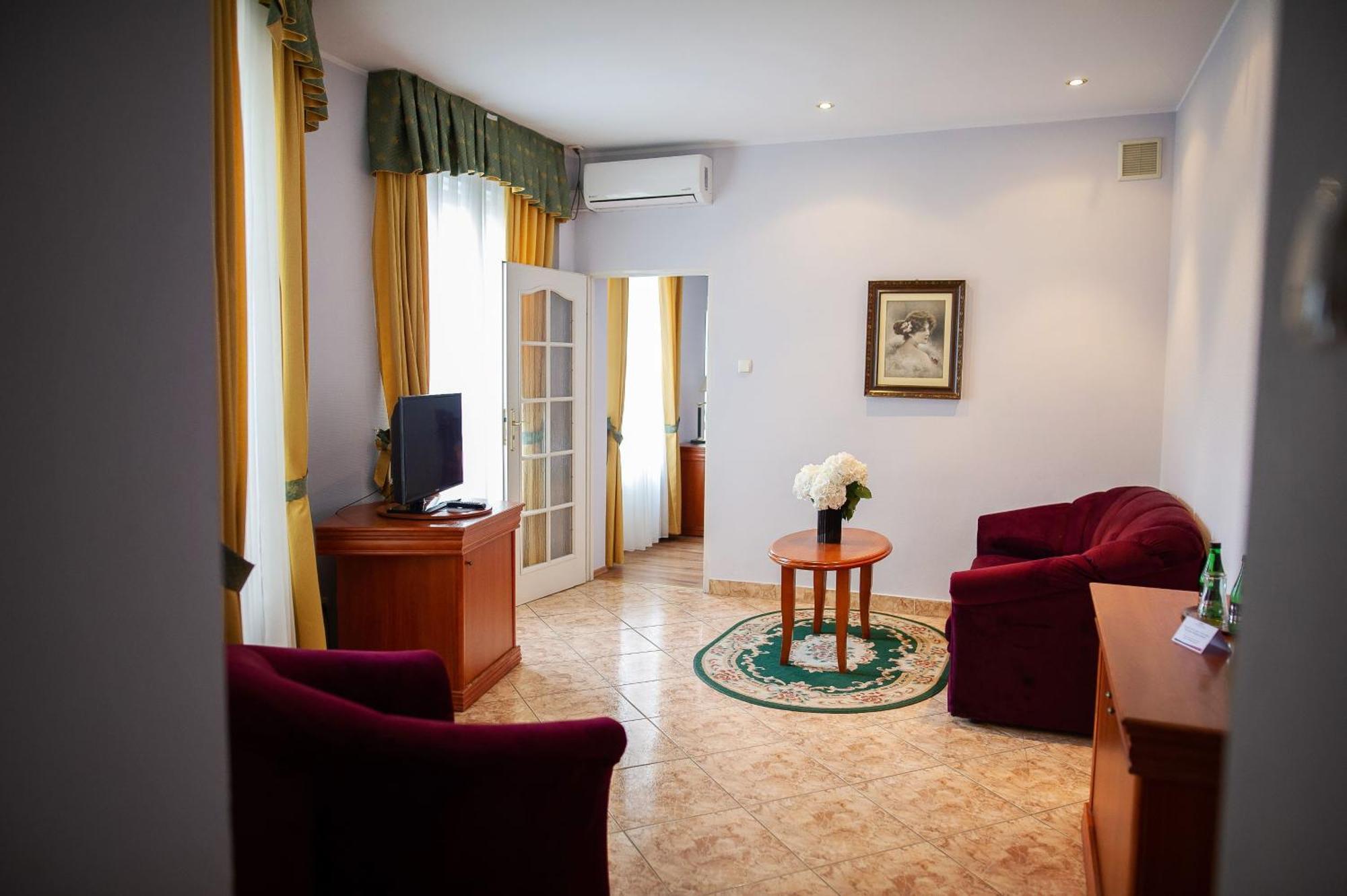 Pietrak Hotel Gniezno Esterno foto