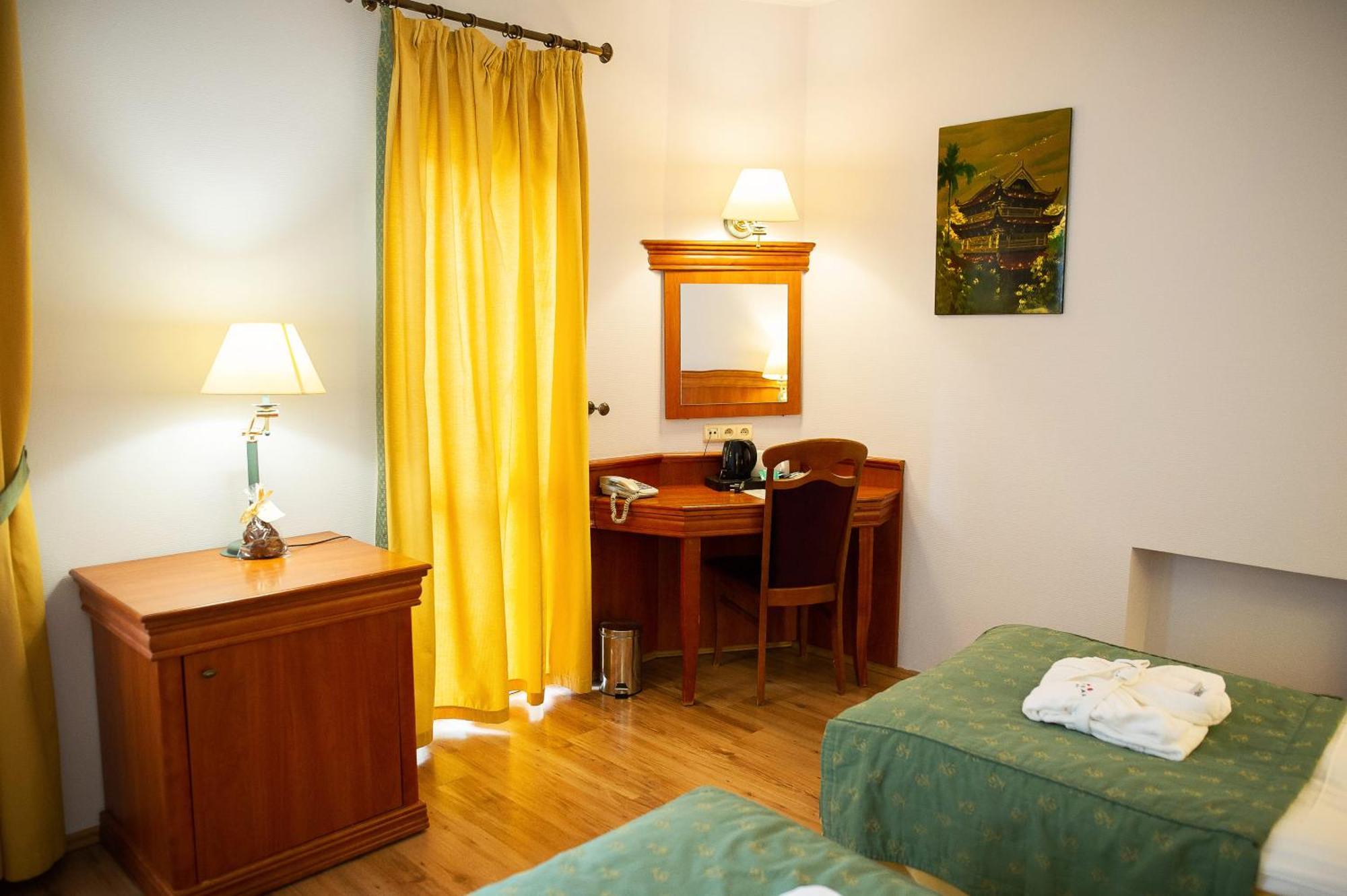 Pietrak Hotel Gniezno Esterno foto