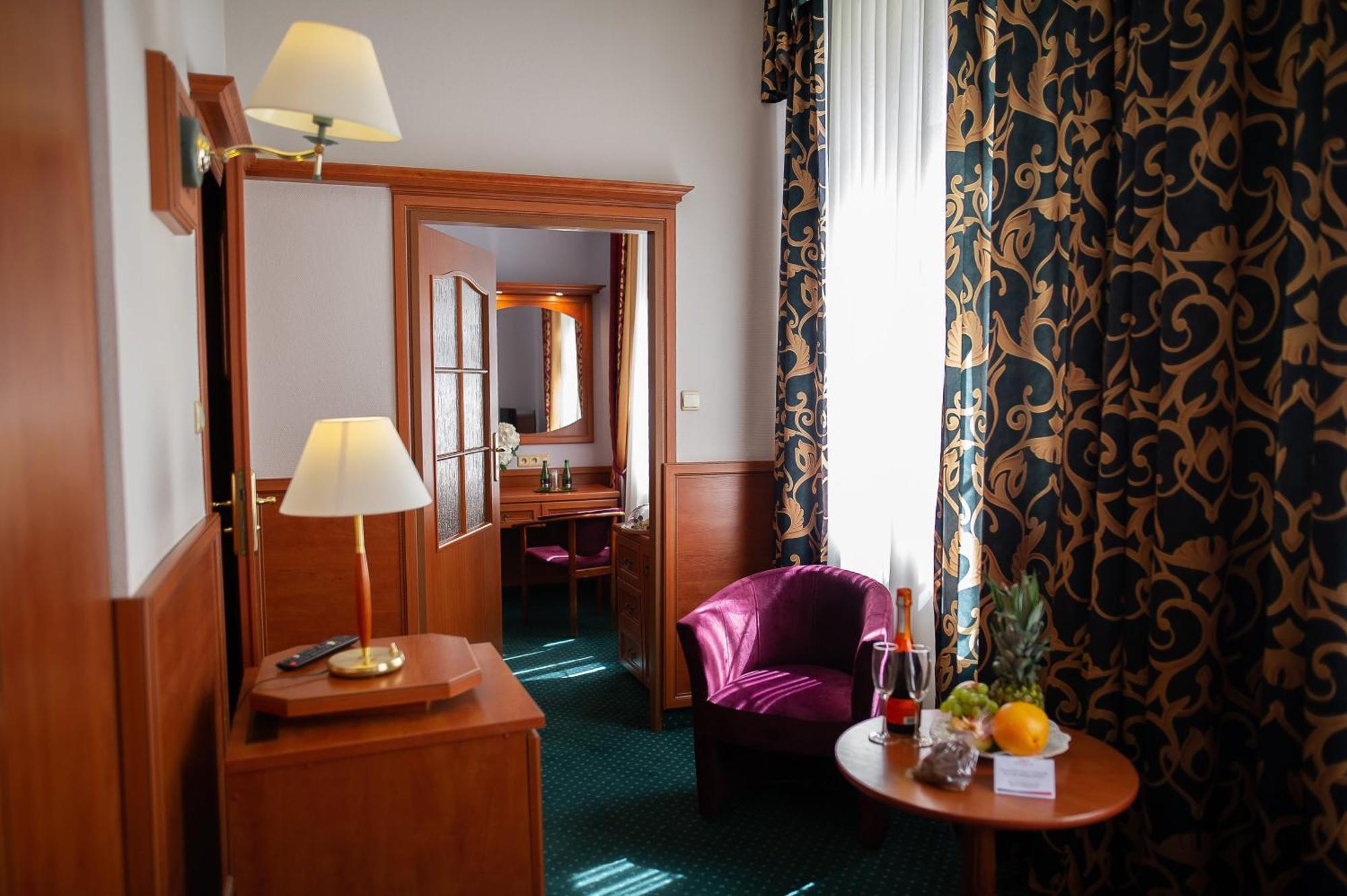 Pietrak Hotel Gniezno Esterno foto