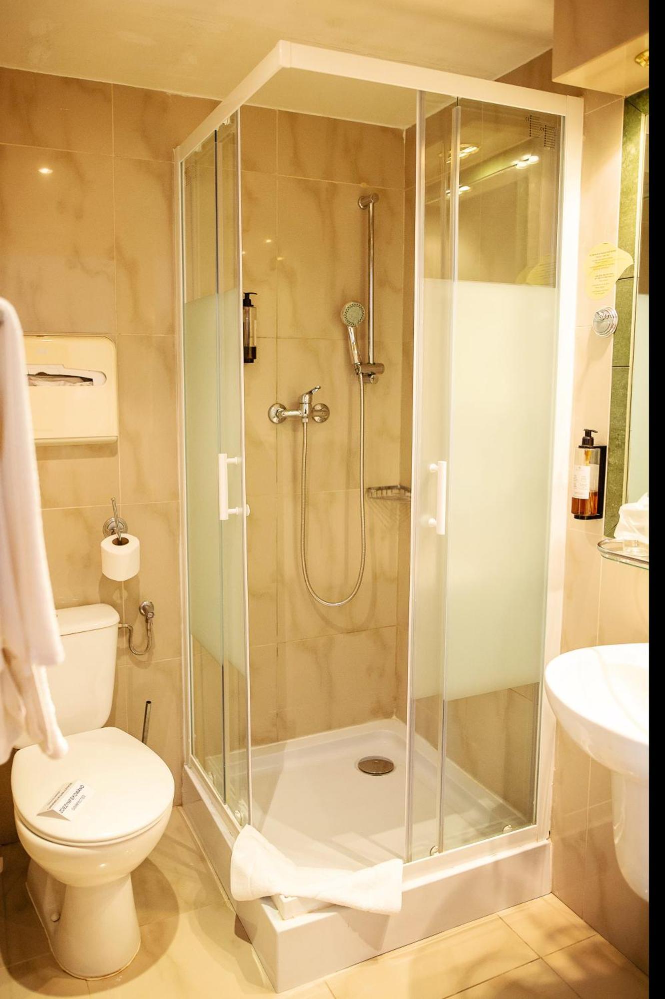 Pietrak Hotel Gniezno Esterno foto