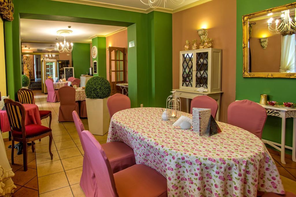 Pietrak Hotel Gniezno Esterno foto