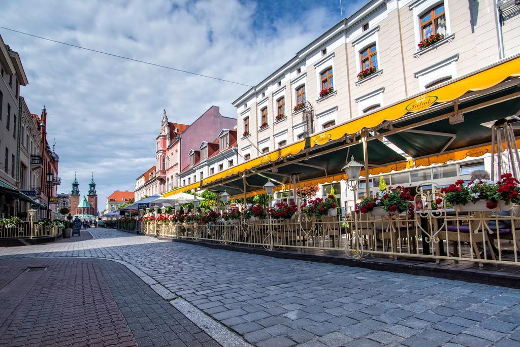 Pietrak Hotel Gniezno Esterno foto