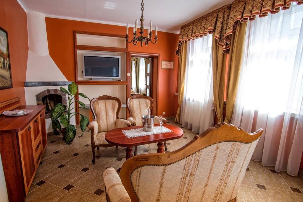Pietrak Hotel Gniezno Esterno foto